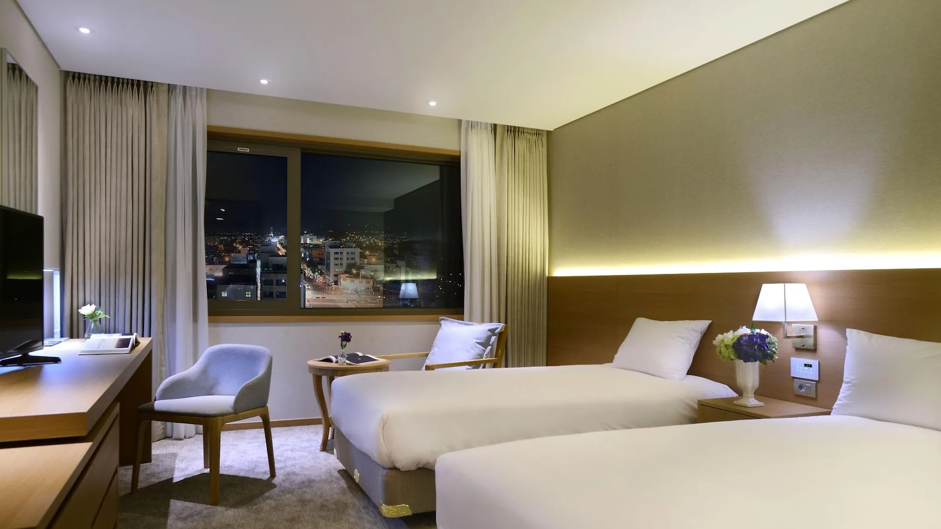 Astar Hotel Jeju 4*,