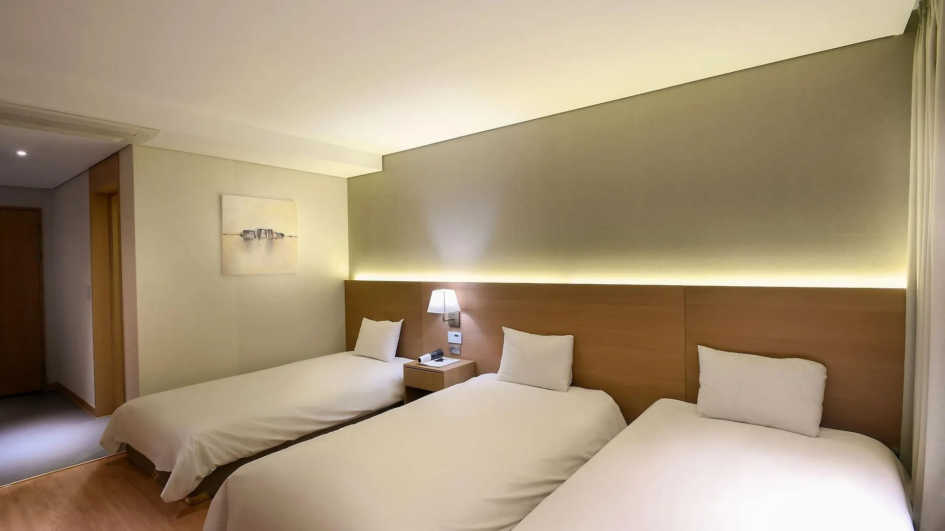 Astar Hotel Jeju 4*,