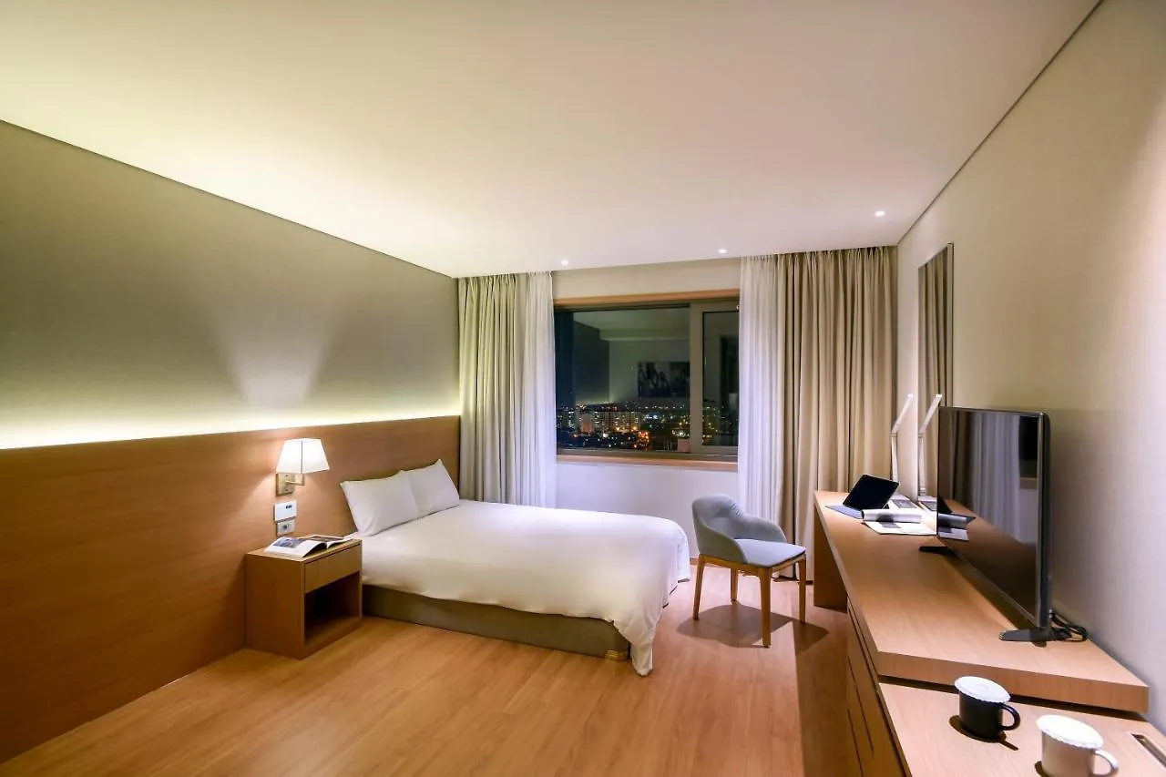 Astar Hotel Jeju 4*,